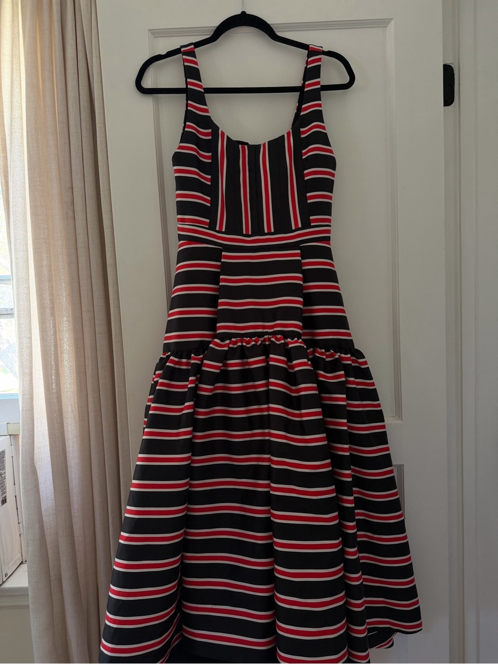 Alice+Olivia - Size 4 Midi